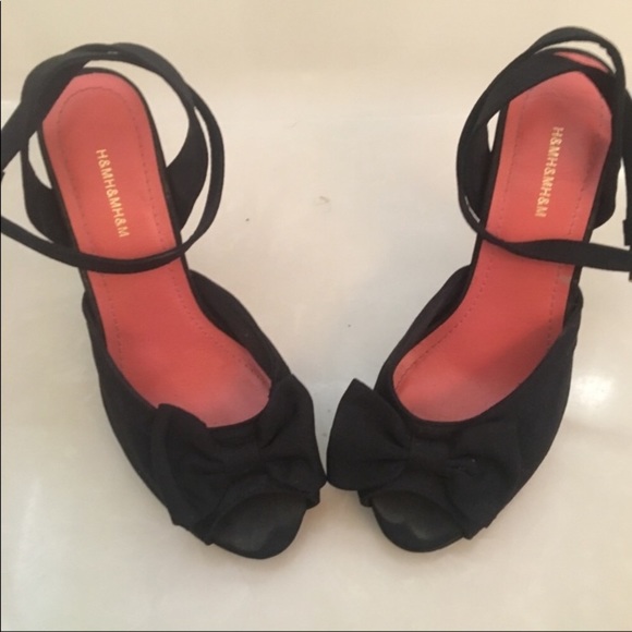 Gorgeous H&M black bow heels - Picture 2 of 4